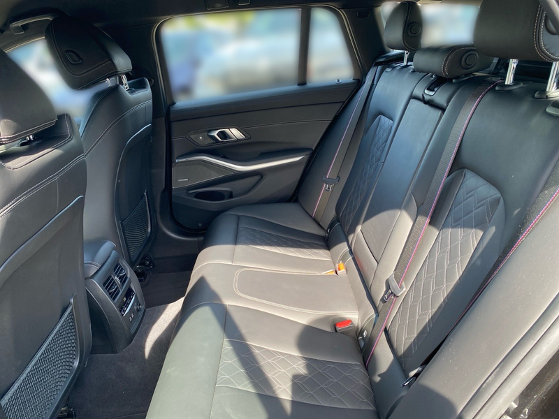 BMW 340 M340i xDrive Touring — photo 11