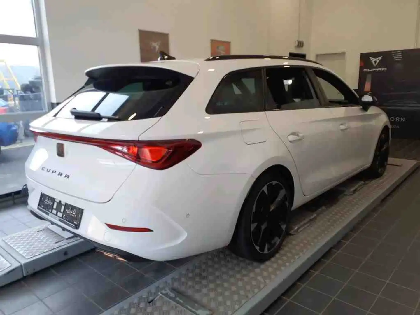 CUPRA Leon Sportstourer 1.4 e-Hybrid*LED*NAVI*KAM*PDC* Weiß - 2