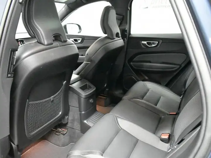 Volvo XC60 2022, foto 24
