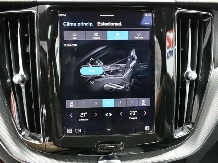 Volvo XC60 2022, foto 20