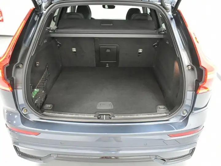 Volvo XC60 2022, foto 29