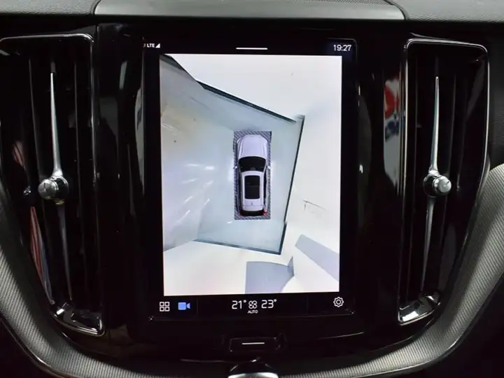 Volvo XC60 2022, foto 23