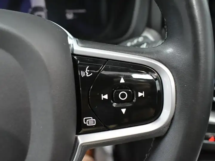 Volvo XC60 2022, foto 14