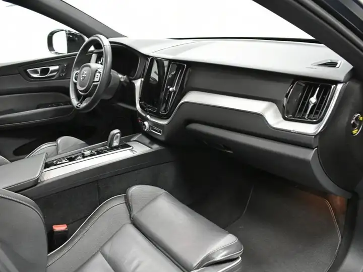 Volvo XC60 2022, foto 38