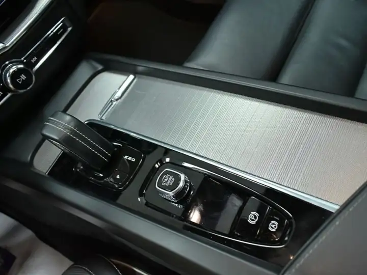 Volvo XC60 2022, foto 17