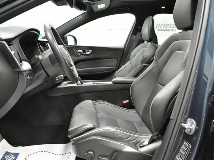 Volvo XC60 2022, foto 10