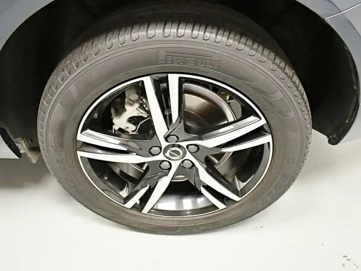 Volvo XC60 2022, foto 8