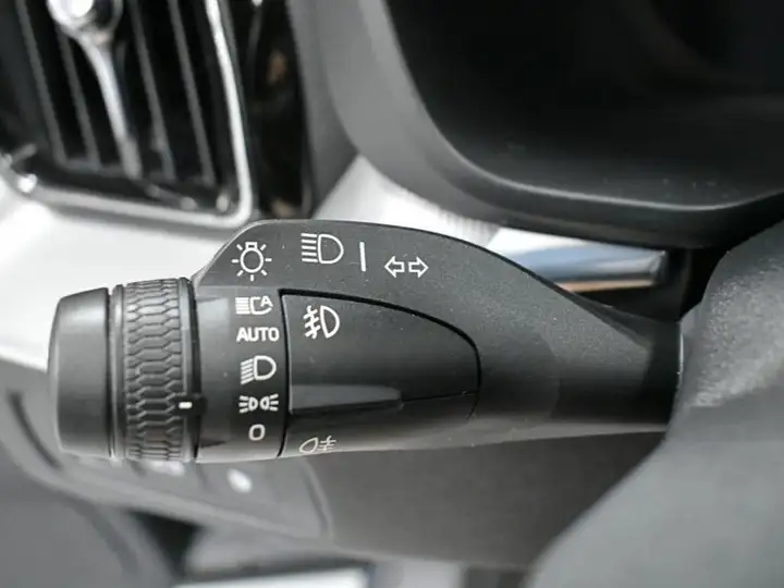 Volvo XC60 2022, foto 12
