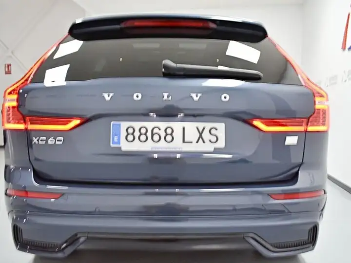 Volvo XC60 2022, foto 30