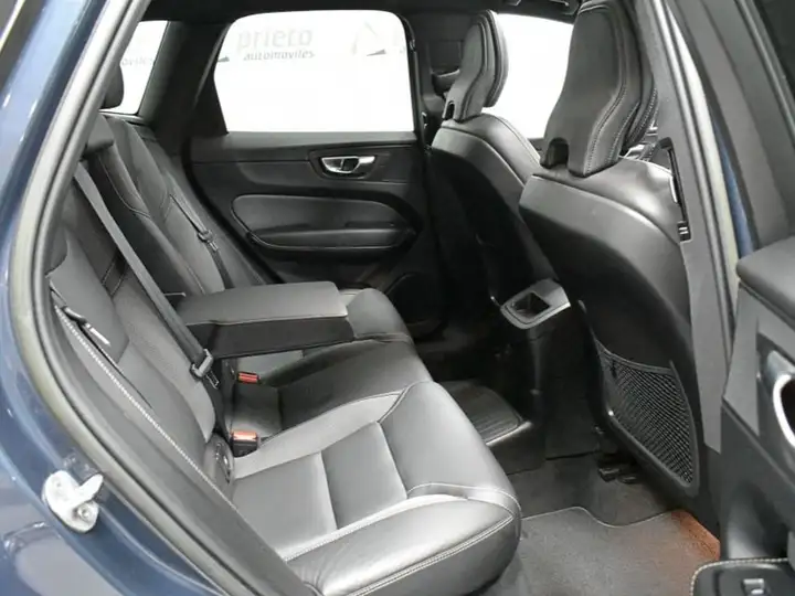 Volvo XC60 2022, foto 37