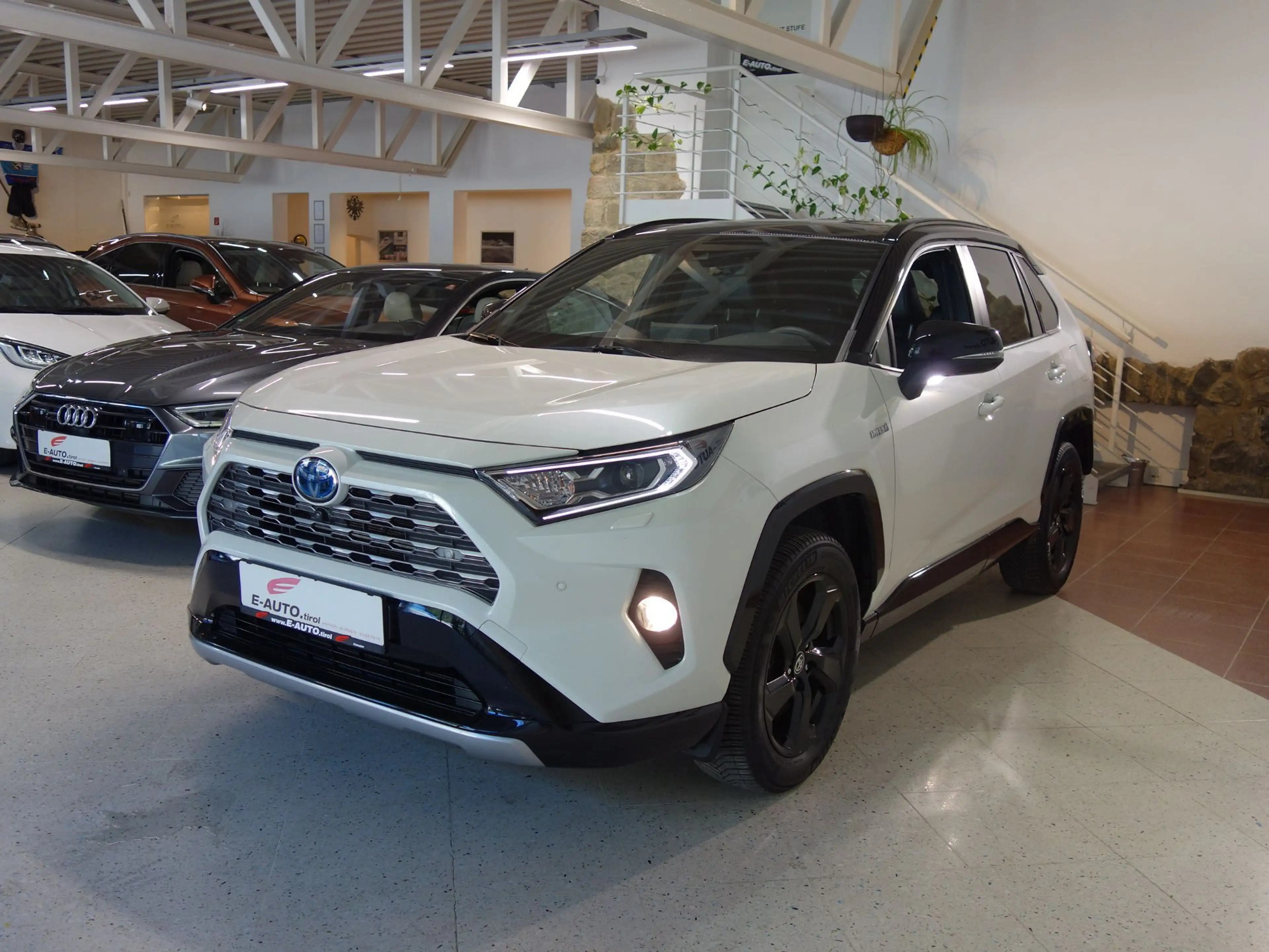 Toyota RAV 4 2,5 Hybrid AWD *BLACK&WHITE *TOP AUSSTATTUNG *WEN — photo 4