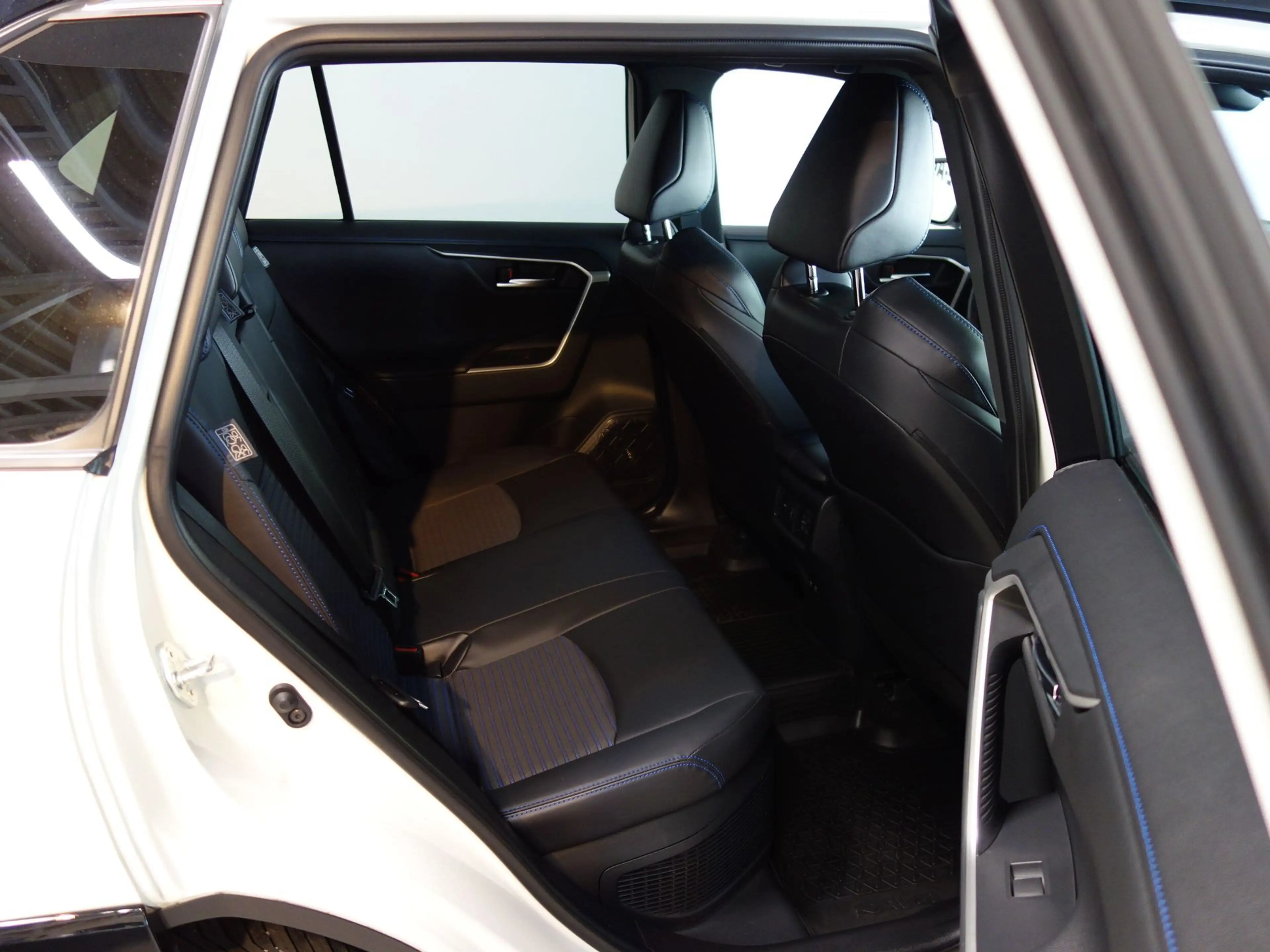 Toyota RAV 4 2,5 Hybrid AWD *BLACK&WHITE *TOP AUSSTATTUNG *WEN — photo 11