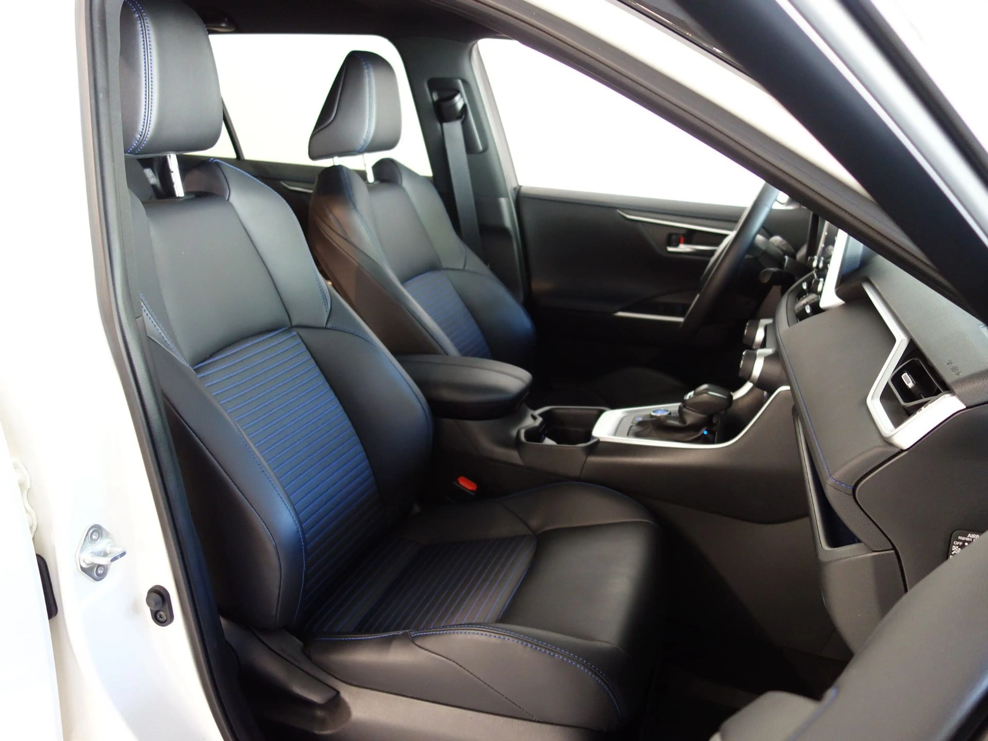 Toyota RAV 4 2,5 Hybrid AWD *BLACK&WHITE *TOP AUSSTATTUNG *WEN — photo 13