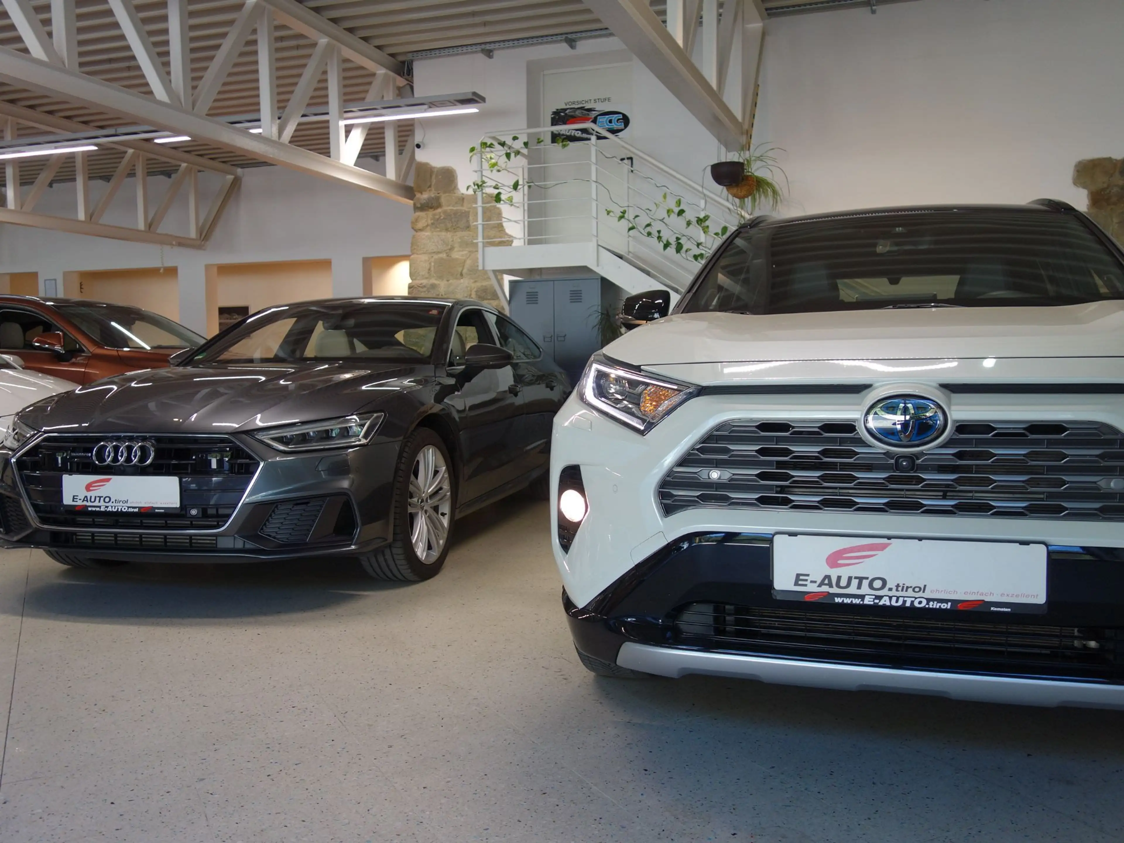 Toyota RAV 4 2,5 Hybrid AWD *BLACK&WHITE *TOP AUSSTATTUNG *WEN — photo 2