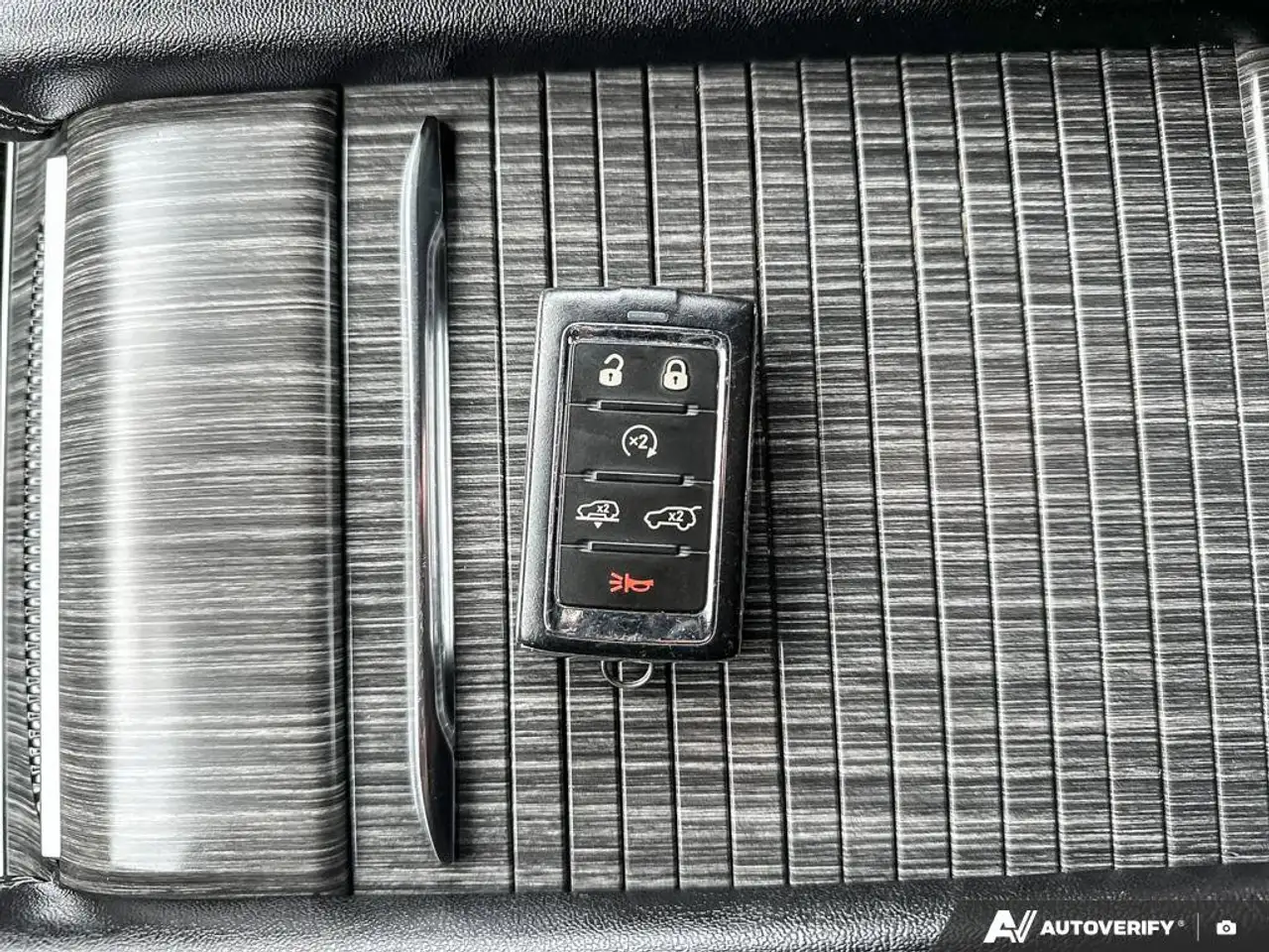 Jeep Wagoneer снимка Jeep Wagoneer