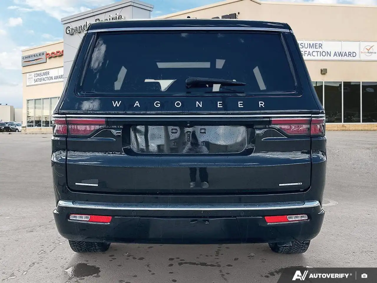 Jeep Wagoneer снимка Jeep Wagoneer