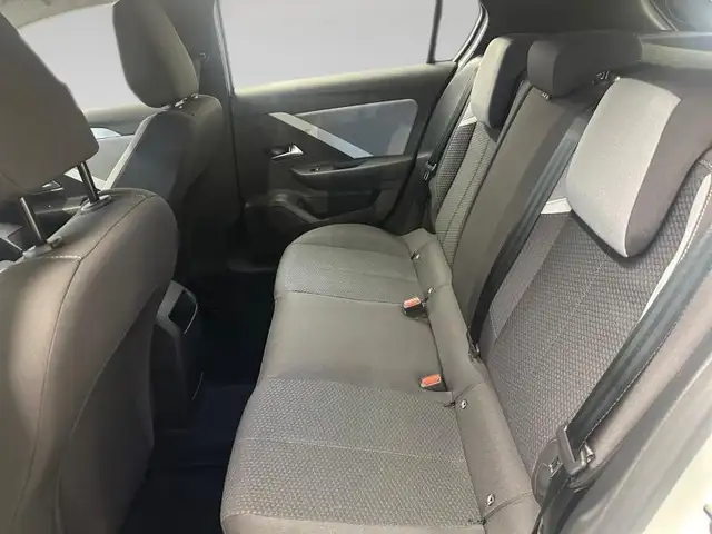 Opel Astra view 11