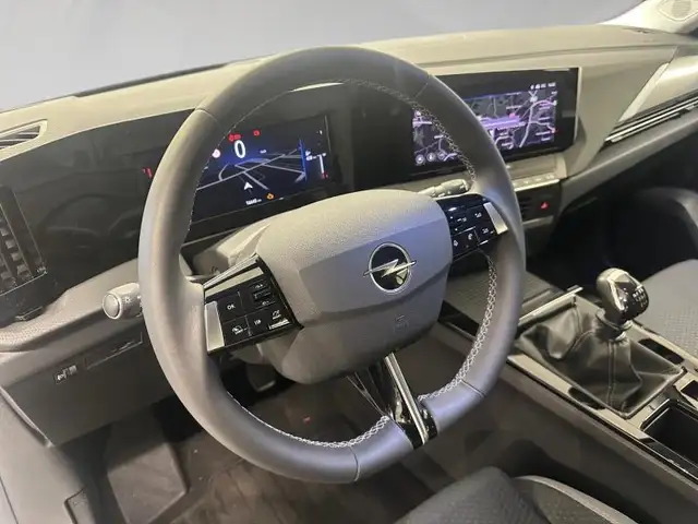 Opel Astra view 8