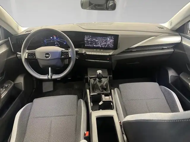 Opel Astra view 5