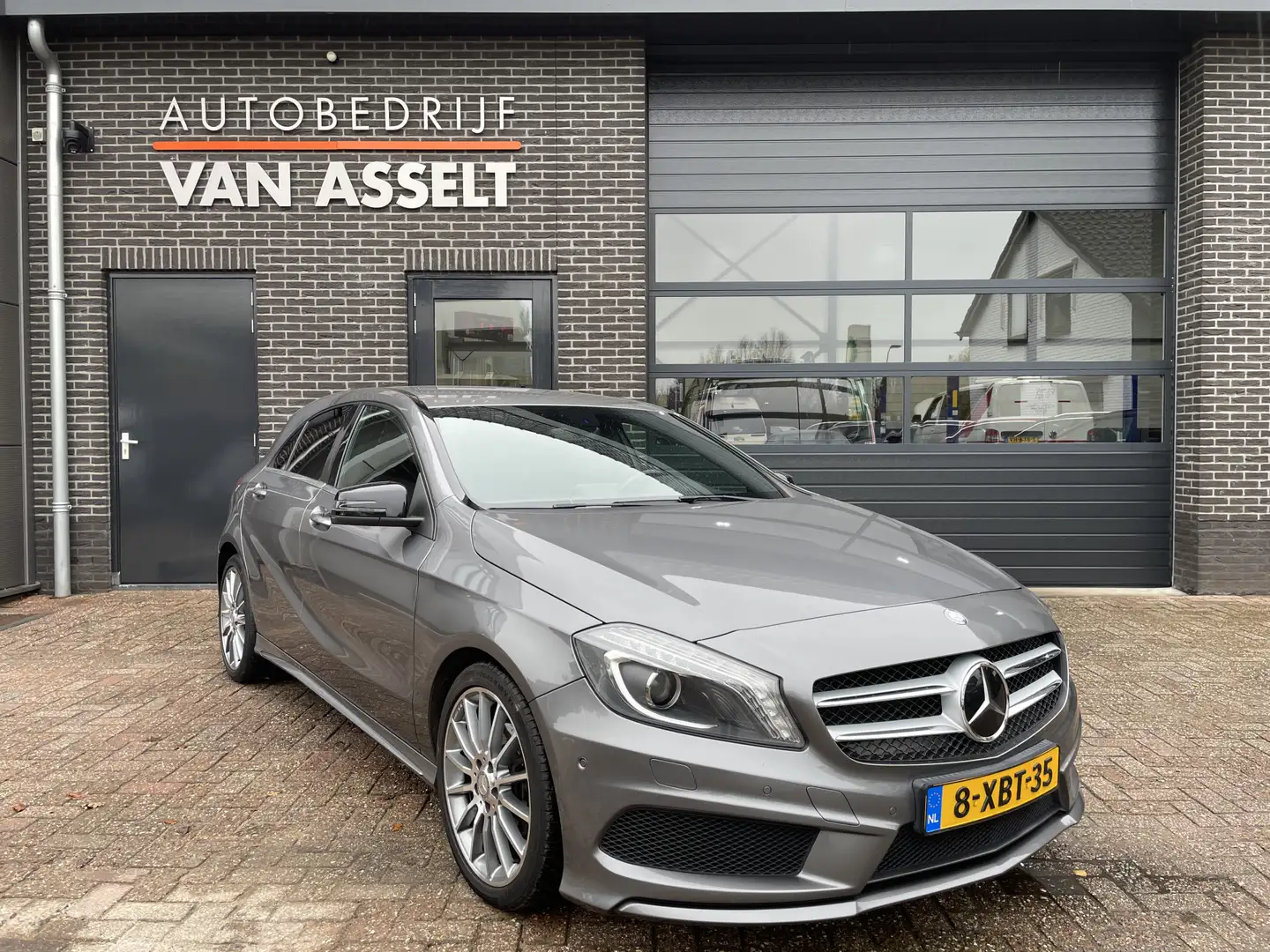 Mercedes-Benz A 180 Ambition AMG , Navi , Cruise Grijs - 1