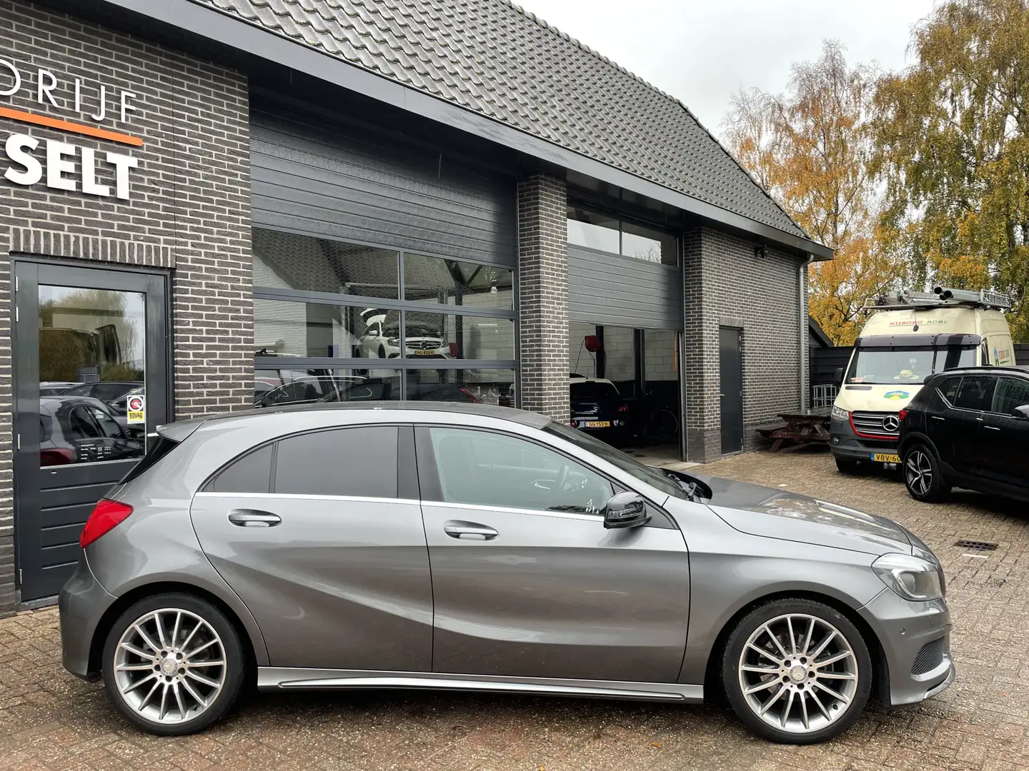 Mercedes-Benz A 180 Ambition AMG , Navi , Cruise Grijs - 2