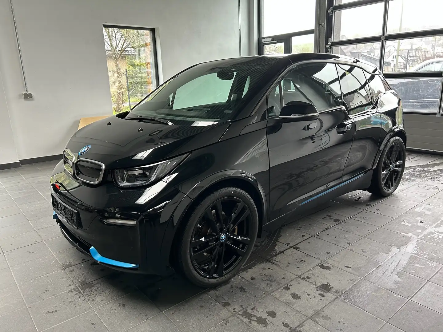 BMW i3 s Leder_Glasdach_Keyless_SSV_Kamera_Wirelss Charge Schwarz - 1