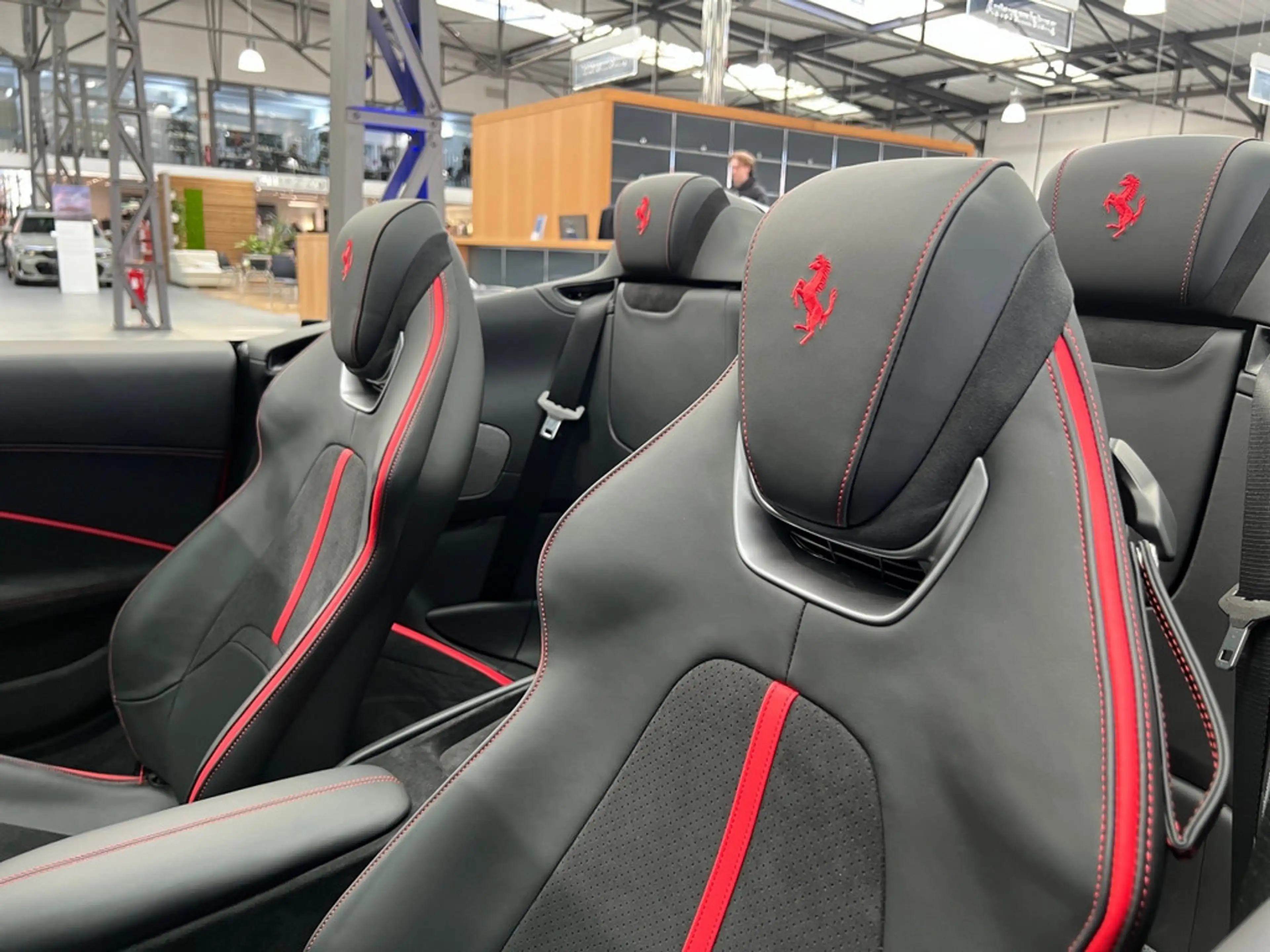 Ferrari Roma Spider — photo 11