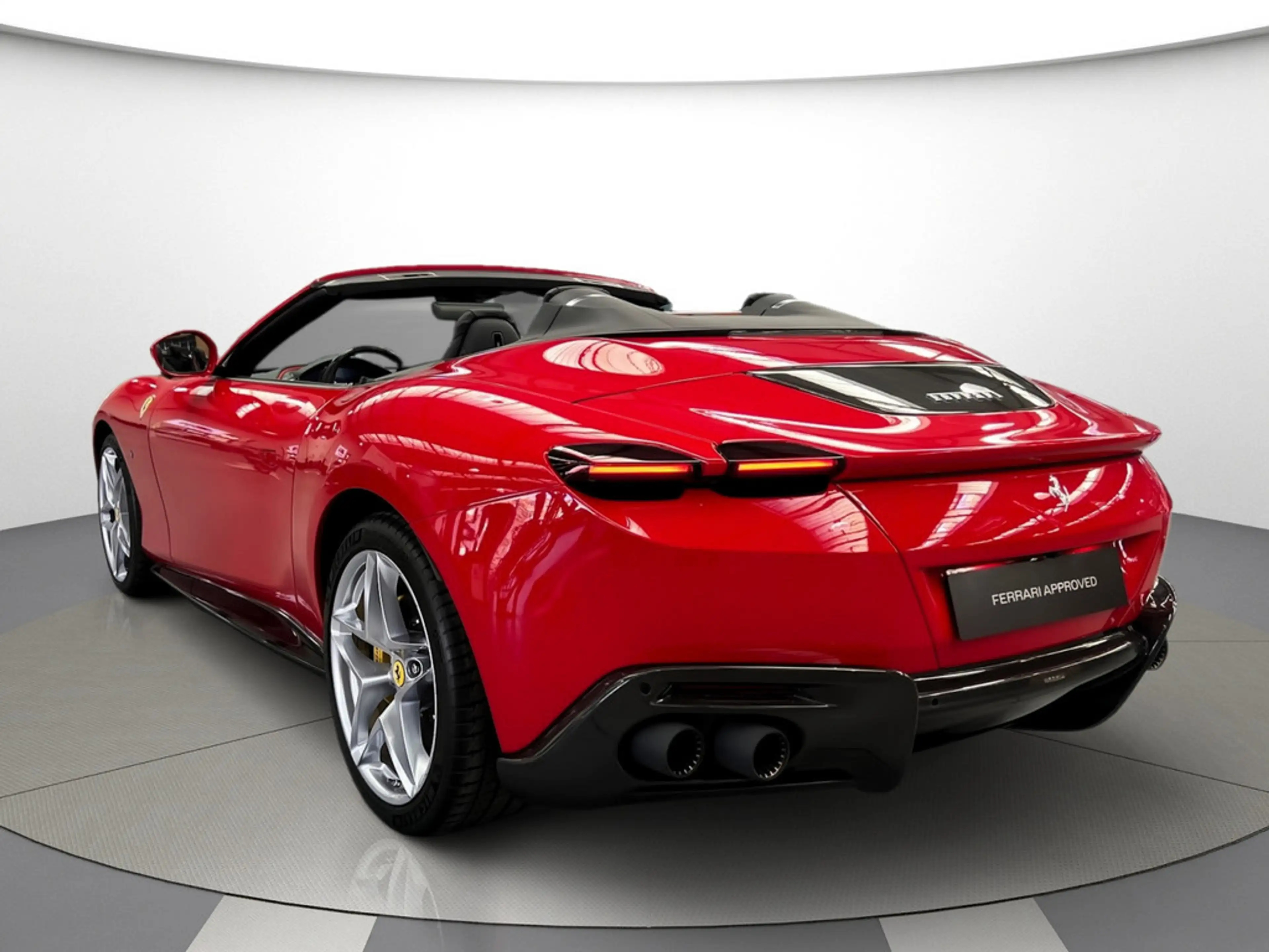 Ferrari Roma Spider — photo 15