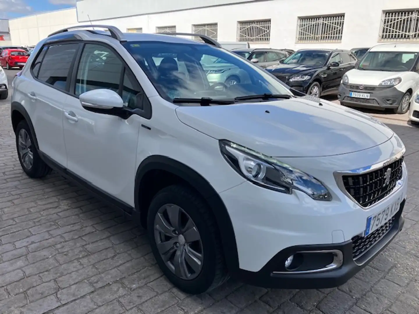 Peugeot 2008 1.2 PureTech S&S Signature 82 Blanc - 1