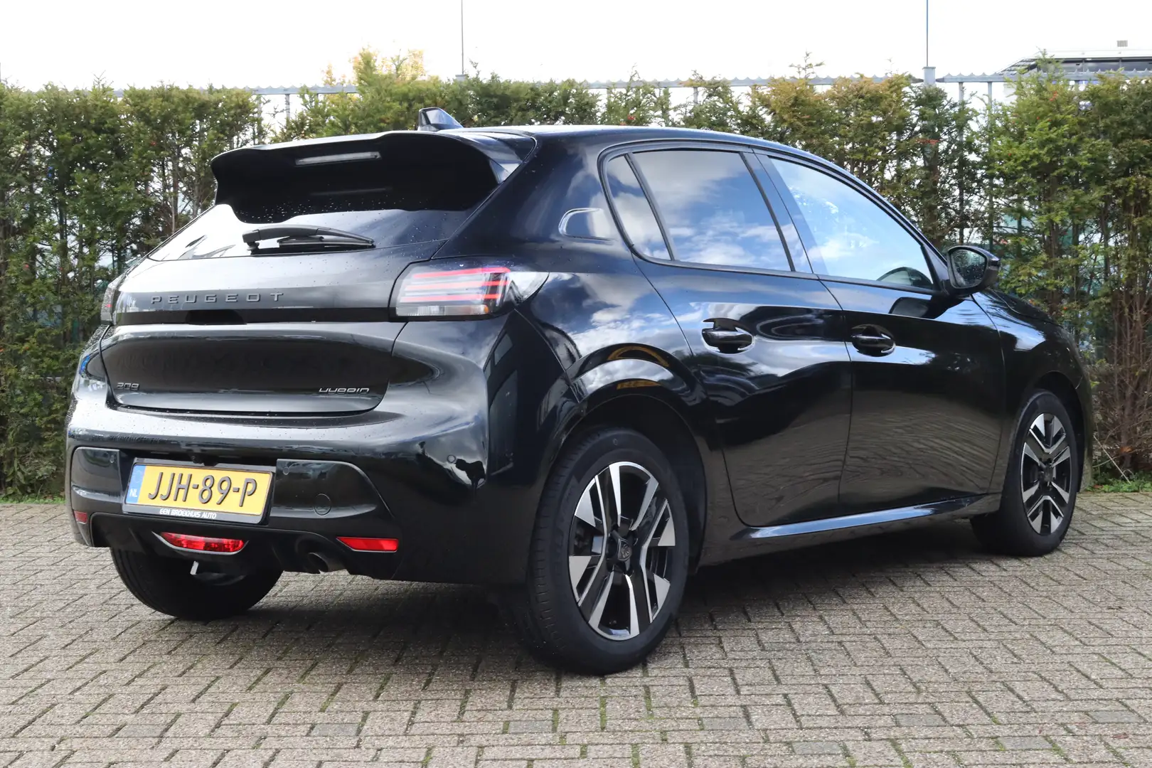 Peugeot 208 1.2 Hybrid 110 e-DCS6 Allure | Adaptieve Cruise | Noir - 2