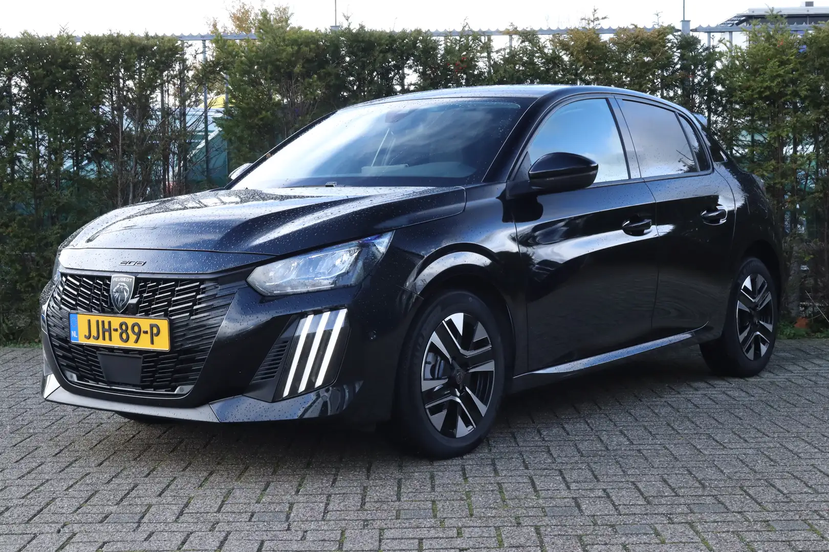 Peugeot 208 1.2 Hybrid 110 e-DCS6 Allure | Adaptieve Cruise | Noir - 1