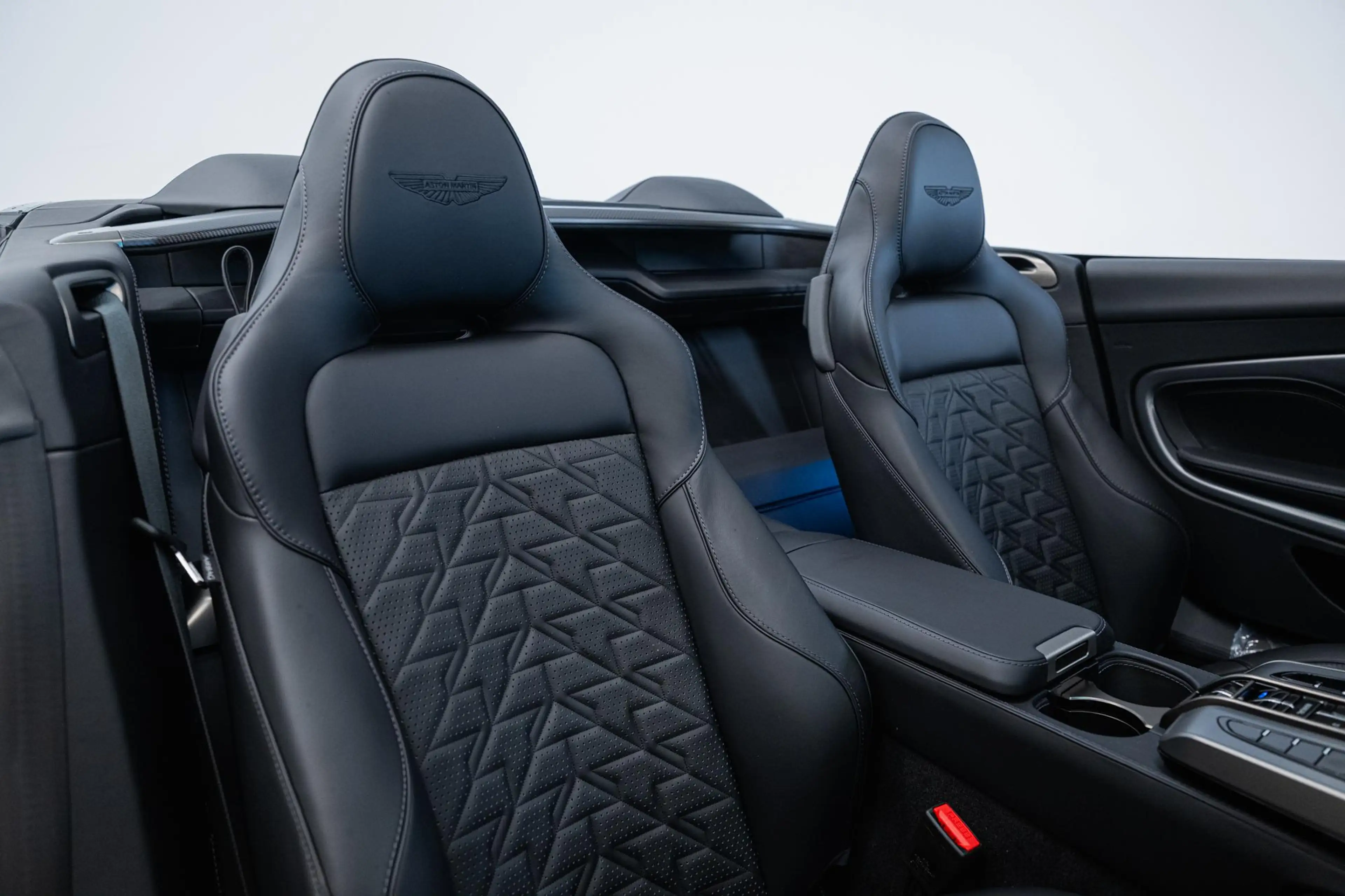Aston Martin Vanquish Volante NEW 2026 Incl BPM* — photo 4