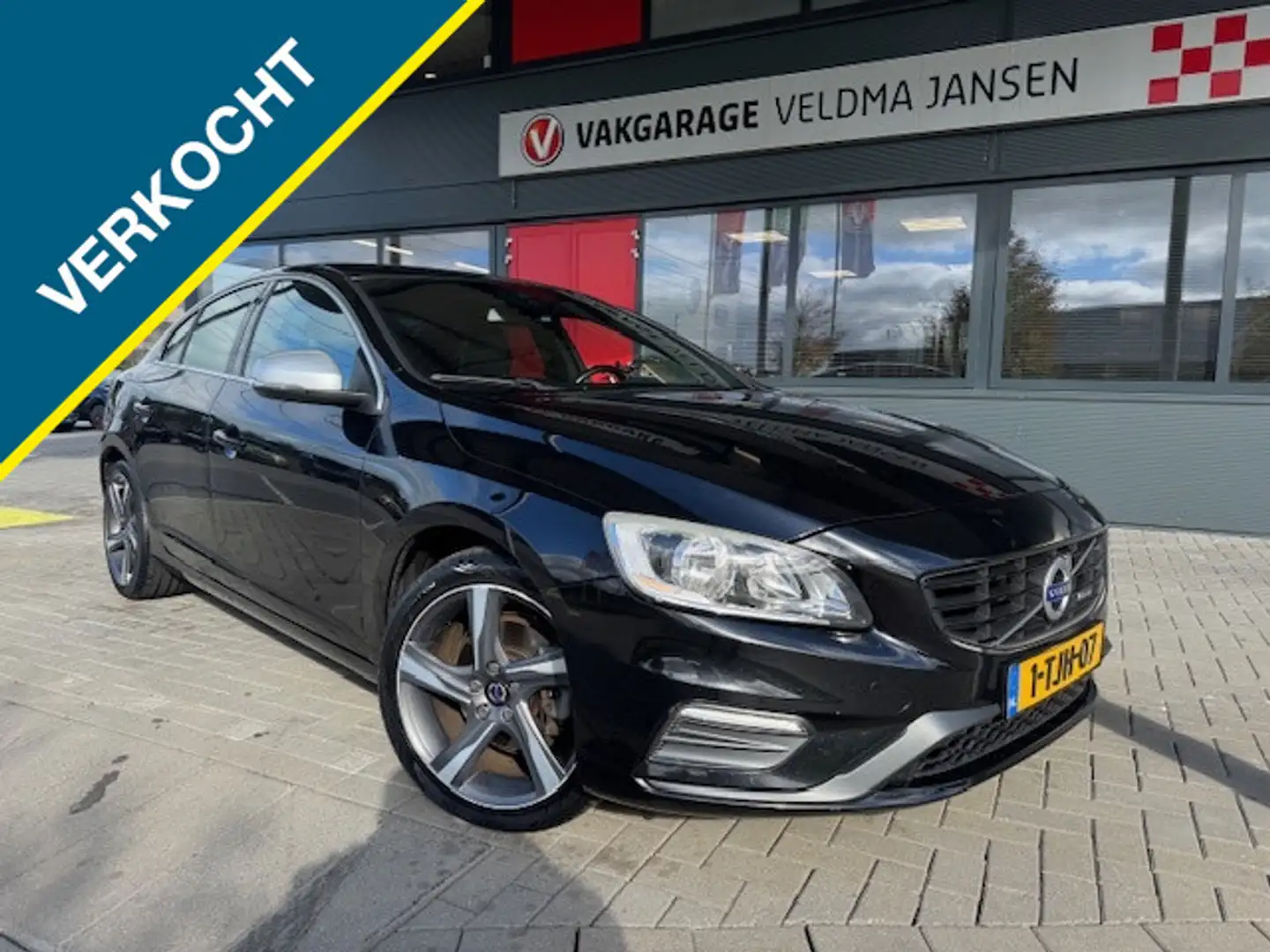Volvo S60 VERKOCHT! 1.6 T3 R-DESIGN AUTOMAAT 150 PK! Zwart - 1