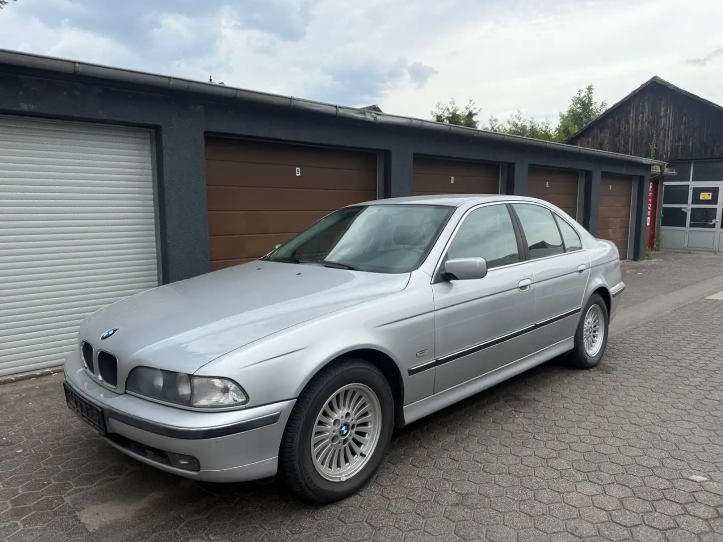 BMW 520 i *WENIG KM+KLIMAAUTOMATIK* Stříbrná - 1