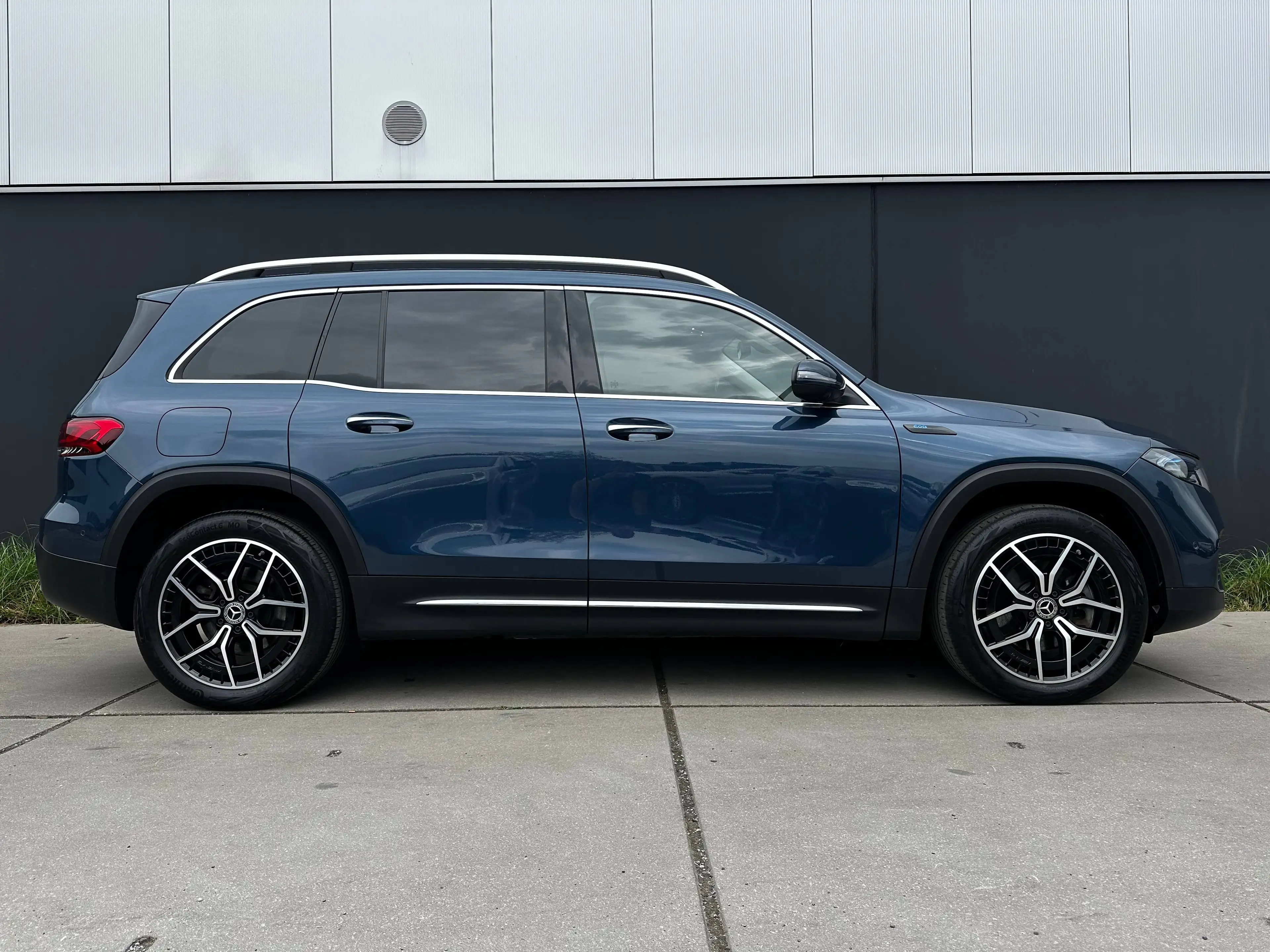 Mercedes-Benz EQB 300 4-Matic *19"AMG VELGEN*ACC*360'CAMERA*KEYLESS*WARMTEPOMP*ELEKTRISCHE KOFFER*ZETELVERWARMING* — photo 2