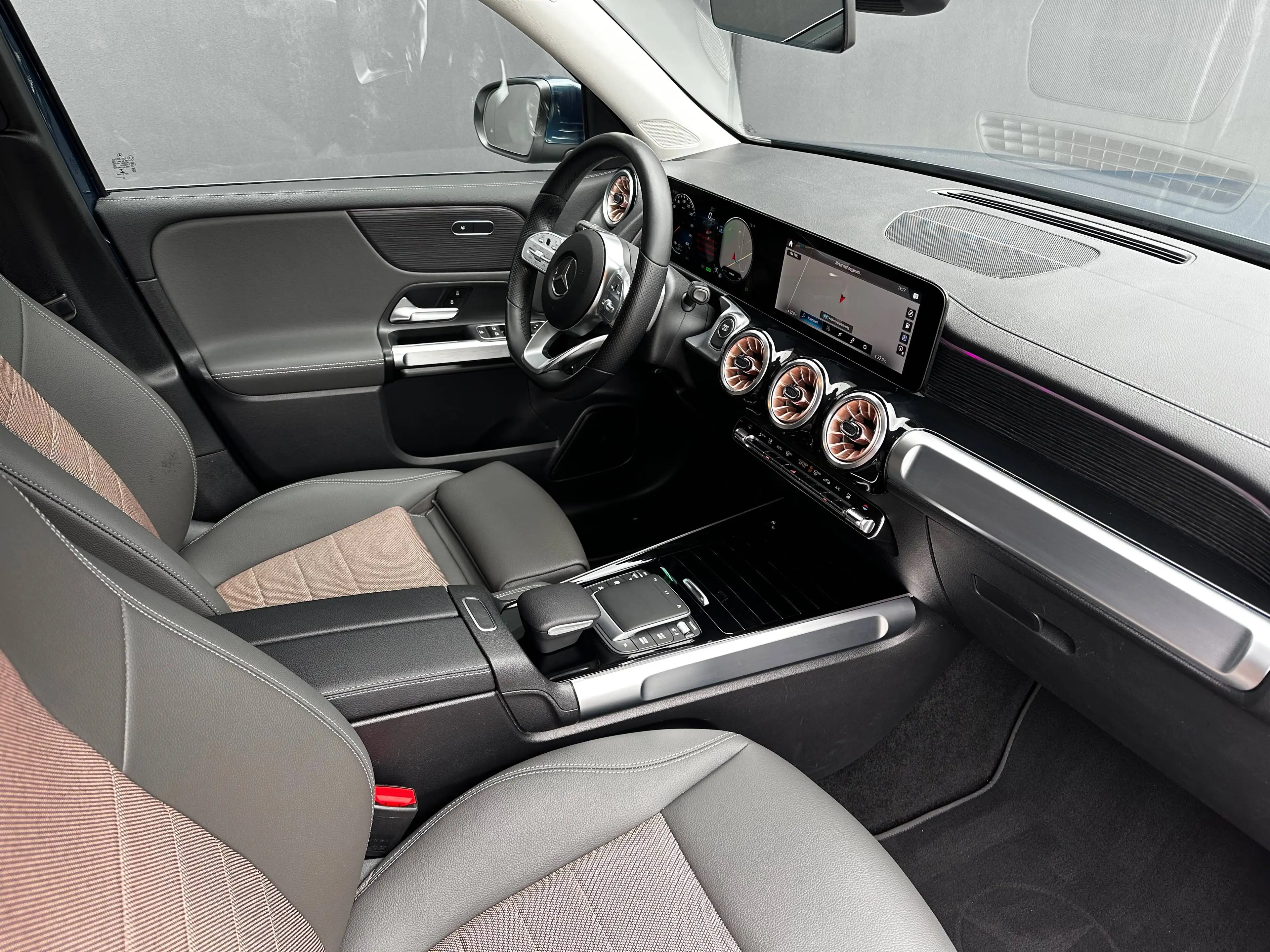 Mercedes-Benz EQB 300 4-Matic *19"AMG VELGEN*ACC*360'CAMERA*KEYLESS*WARMTEPOMP*ELEKTRISCHE KOFFER*ZETELVERWARMING* — photo 11