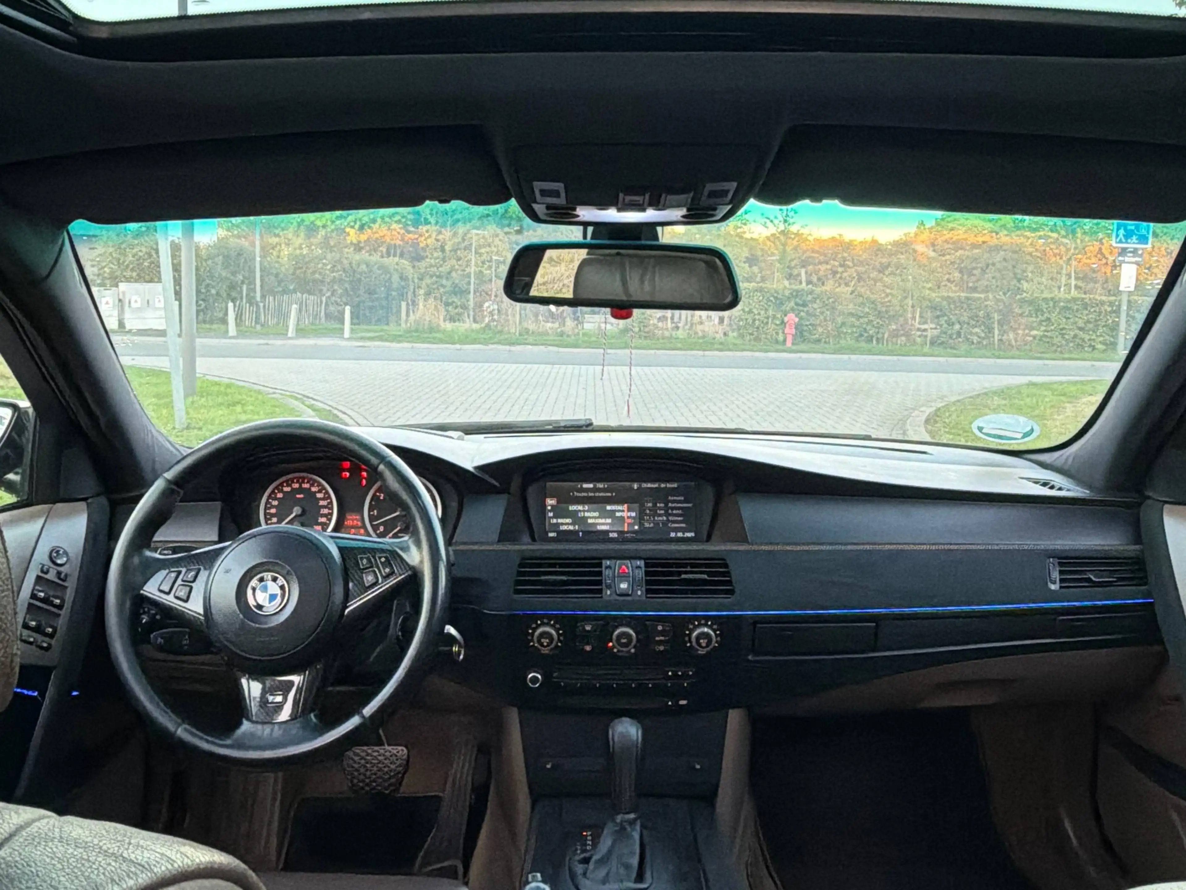 BMW 545 BMW 545i V8 4.4 333ch Automatique **KIT M5** — photo 10