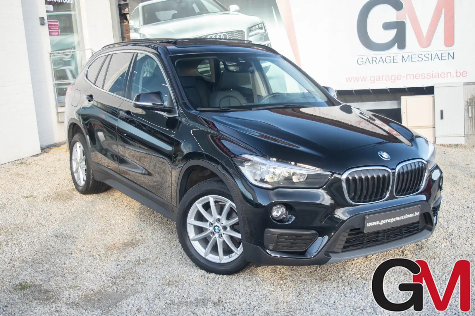BMW X1 X1 sDrive18i Aut. xLine panodak /leder Zwart - 2