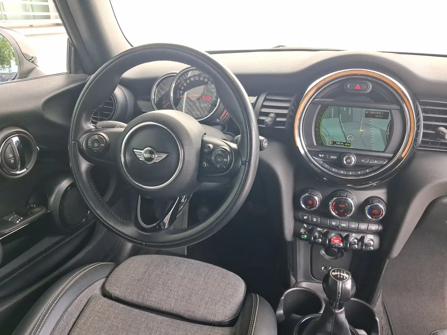 MINI Cooper D LED Navi Klima ParkAs ODC v/h SHZ Silber - 2