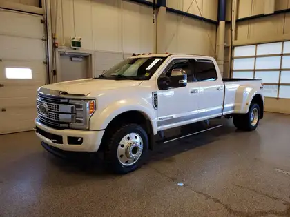 White 2019 Ford F-450 Super Duty Pickup Truck Four-Wheel Drive 6-Speed Automatic