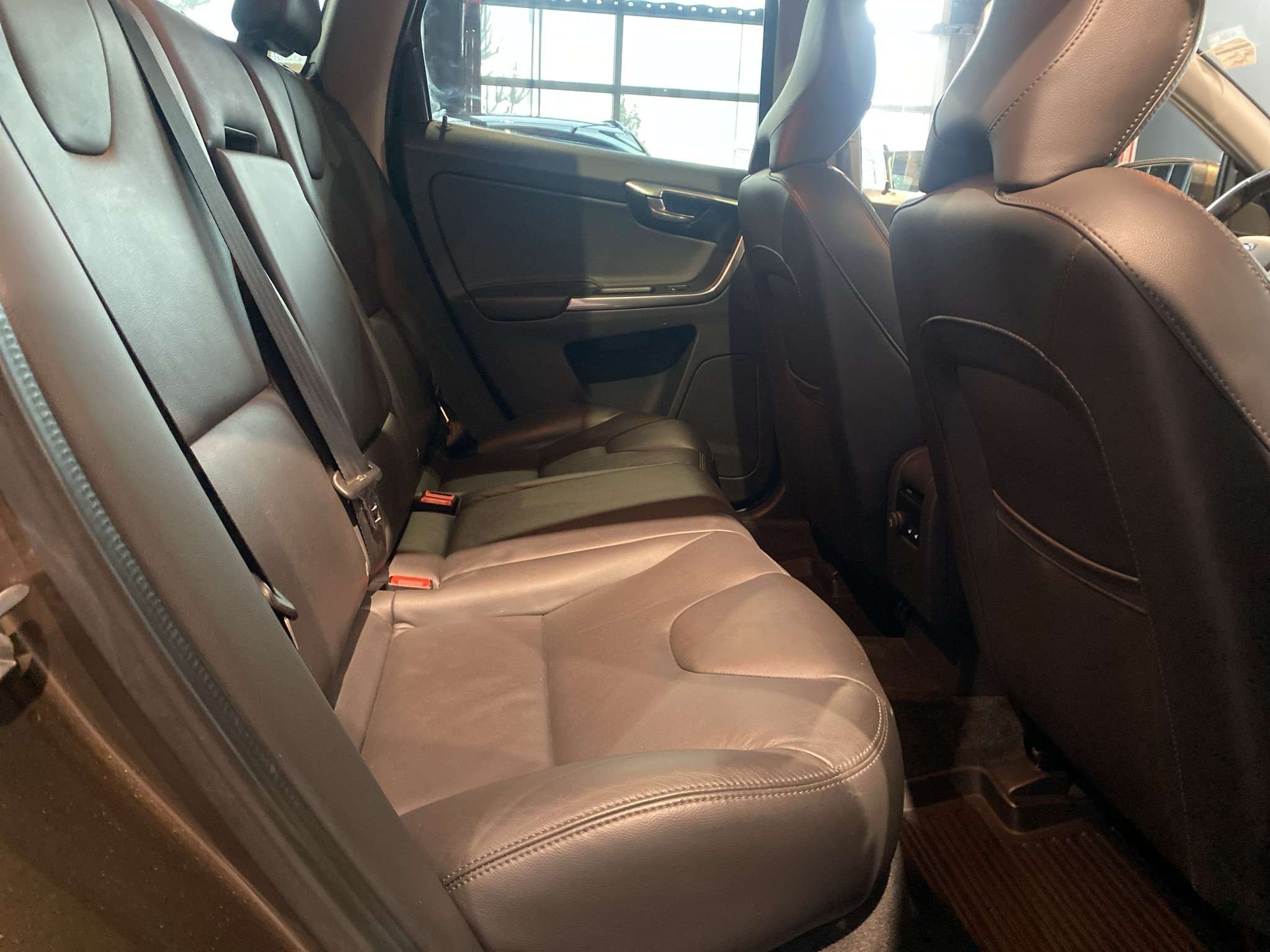 2017 Volvo XC60 T6 Drive-E AWD Premier thumb 23