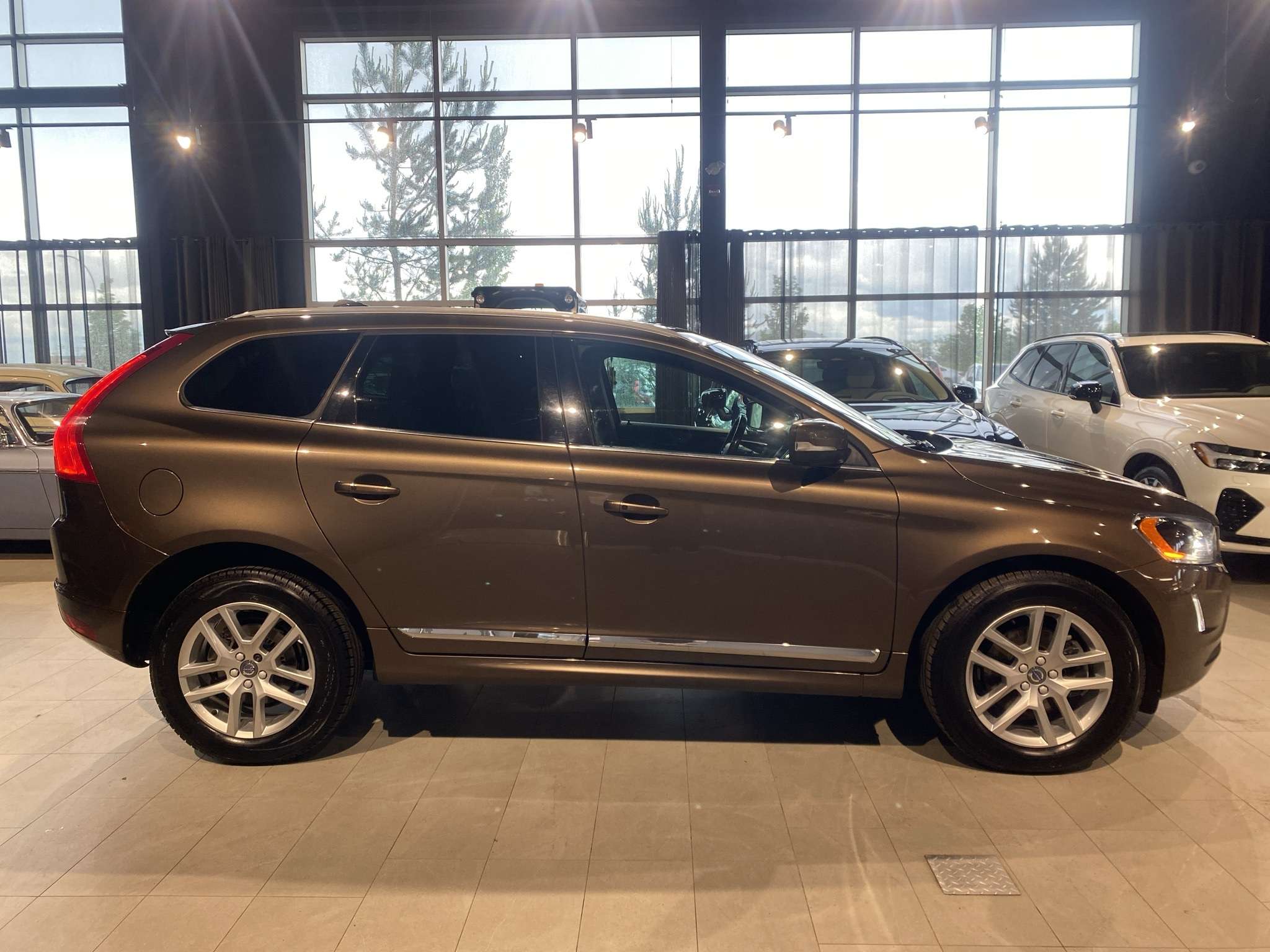 2017 Volvo XC60 T6 Drive-E AWD Premier thumb 6