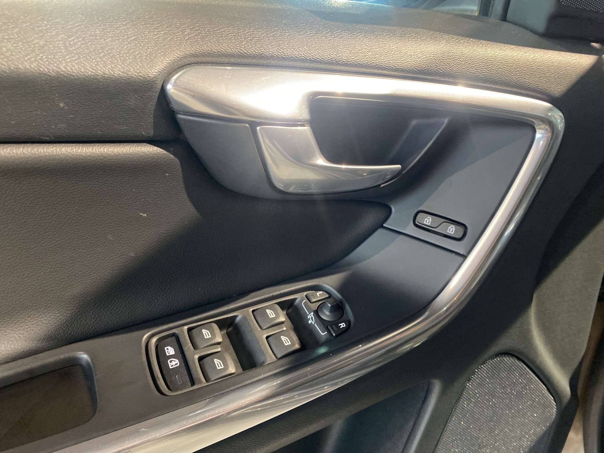 2017 Volvo XC60 T6 Drive-E AWD Premier thumb 12