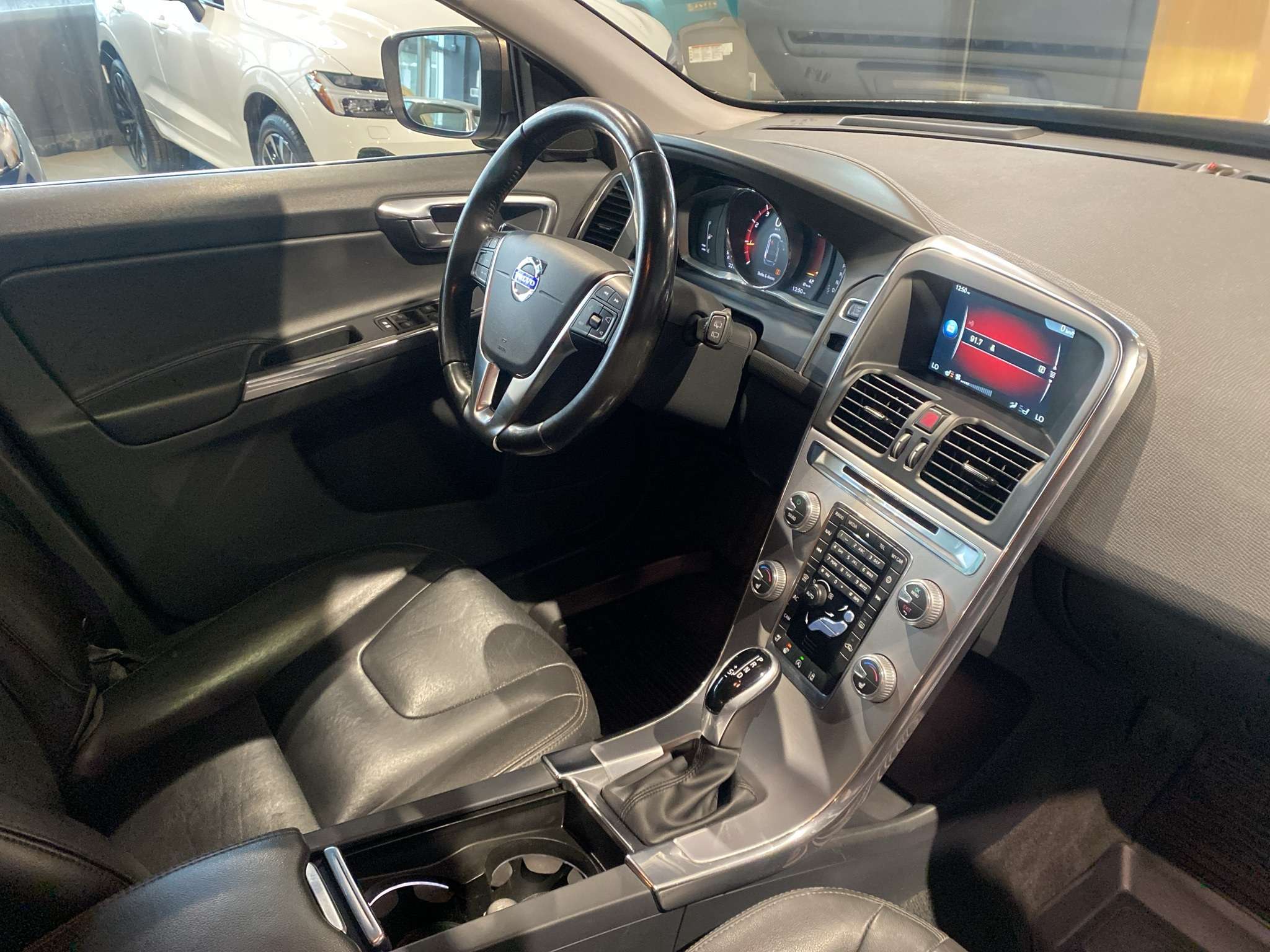 2017 Volvo XC60 T6 Drive-E AWD Premier thumb 25