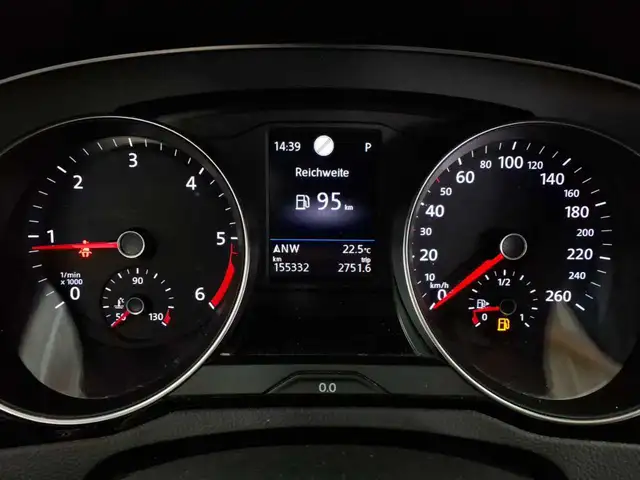 Volkswagen Passat view 11