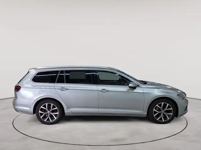 Volkswagen Passat view 3