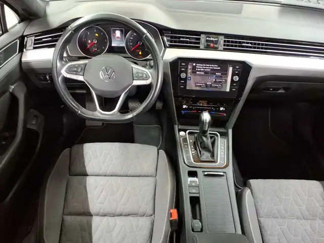 Volkswagen Passat view 10