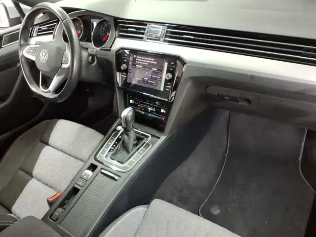 Volkswagen Passat view 9