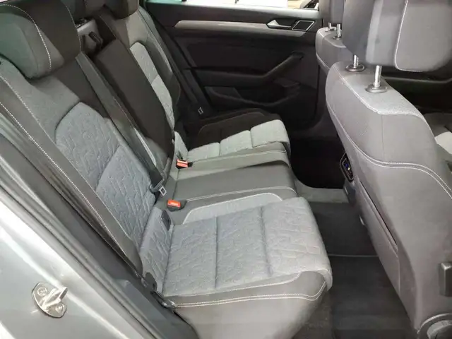 Volkswagen Passat view 14