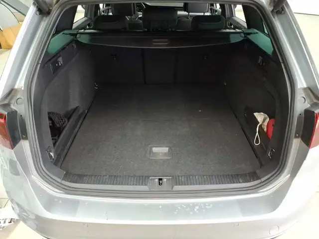 Volkswagen Passat view 15